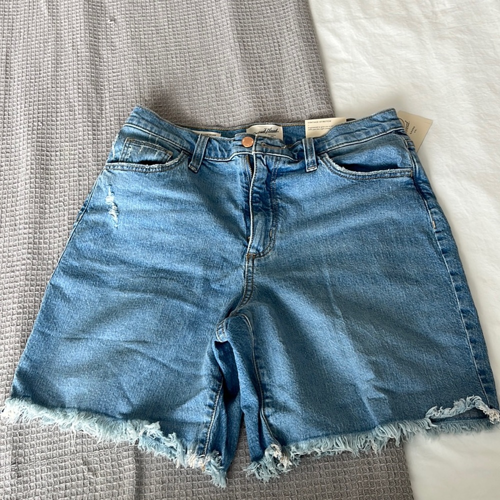 BNWT Universal Thread Shorts